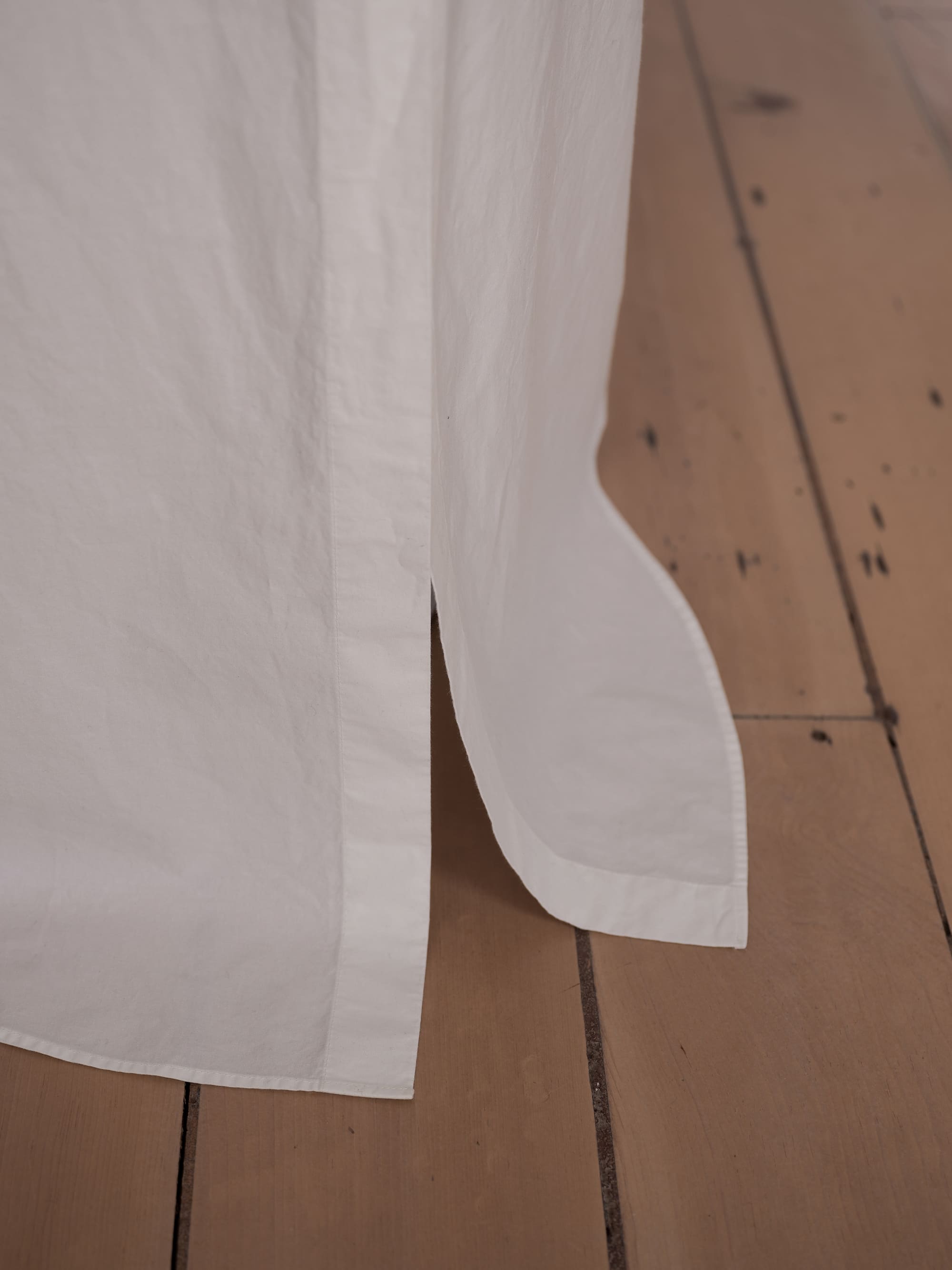 tablecloth with shirt collar details 