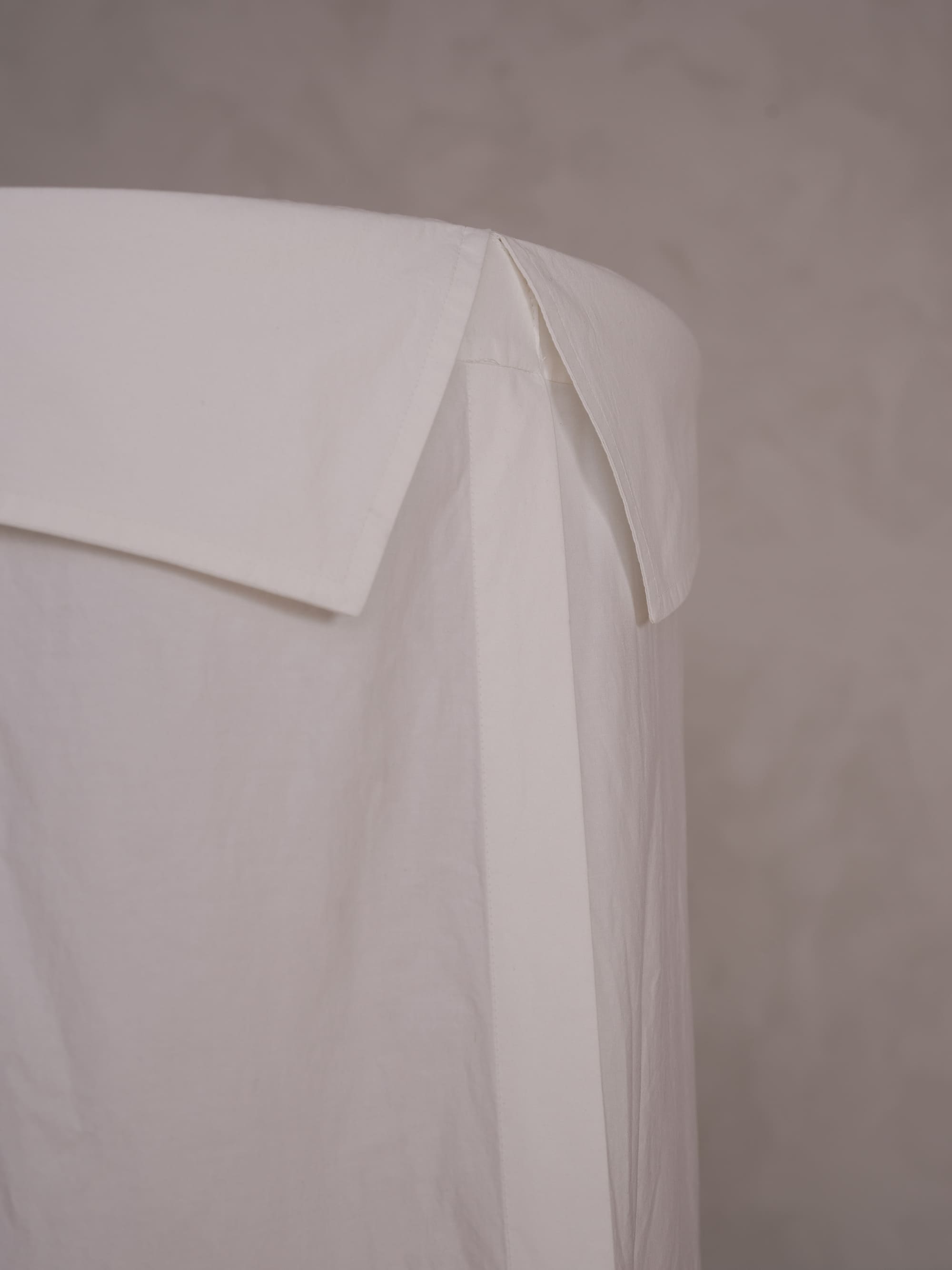 tablecloth with shirt collar details 