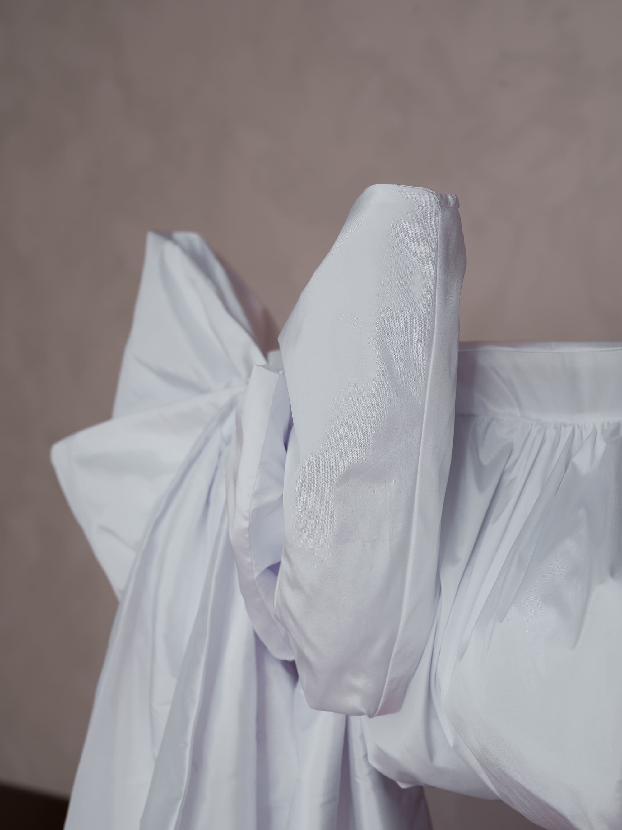 tablecloth with taffeta and a large bow 