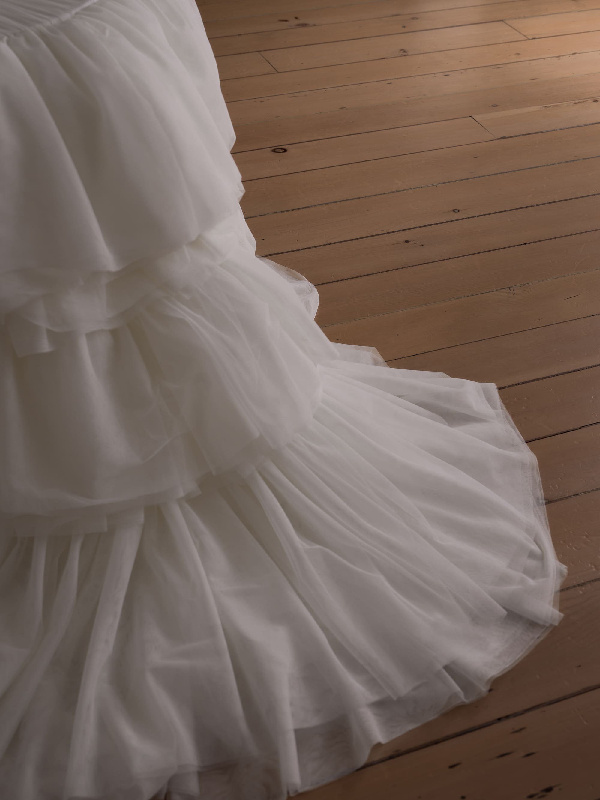 tablecloth with taffeta and tulle details 