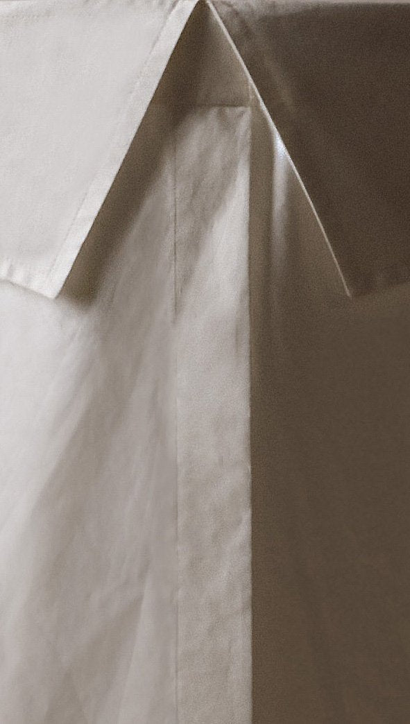 tablecloth with shirt collar details 